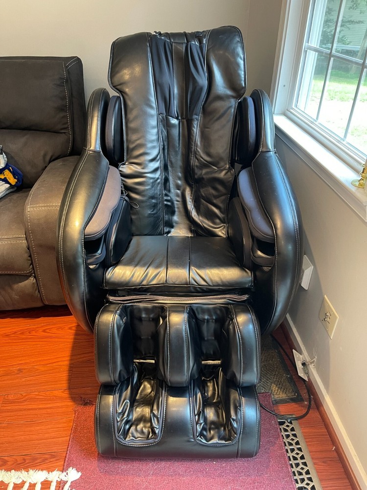 OSIM uAstro2 Zero Gravity Massage Chair with heat feature.