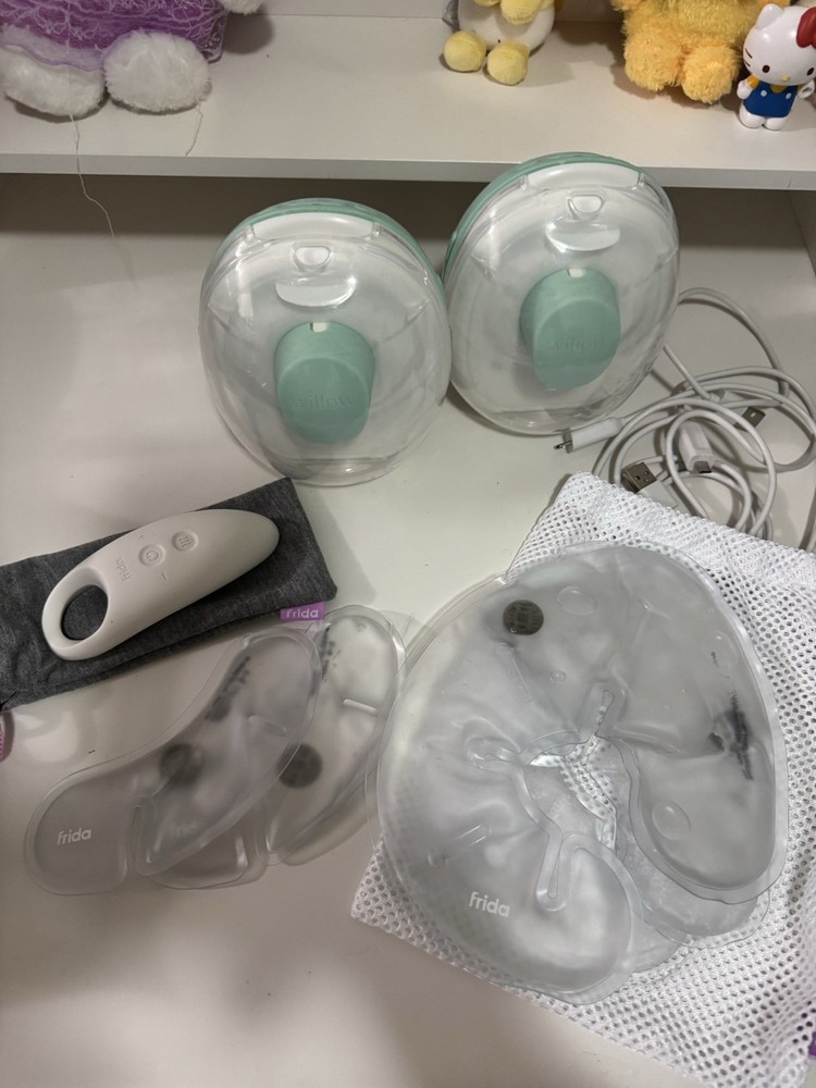Willow Go Wireless  Double Electric Breast Pump With Momfrida Extras