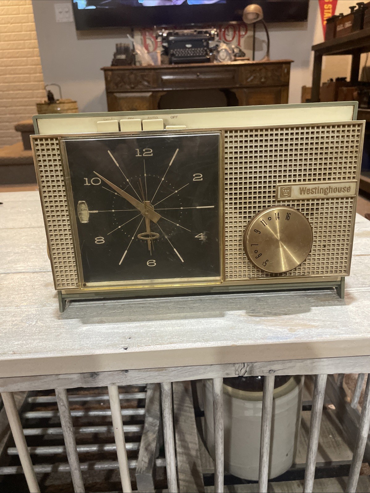 Vintage Westinghouse AM Clock Radio Bakelite