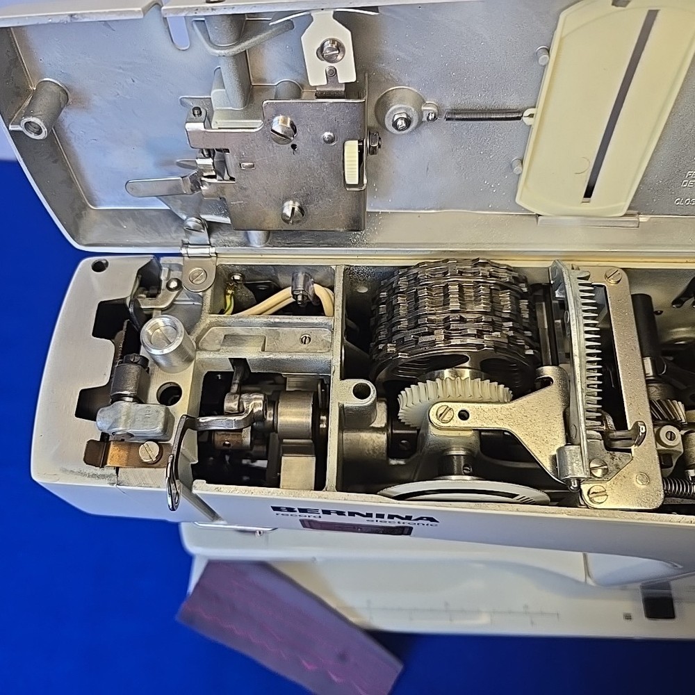 Bernina 830 Record Sewing Machine with Case, Pedal, Accessories EXCELLENT