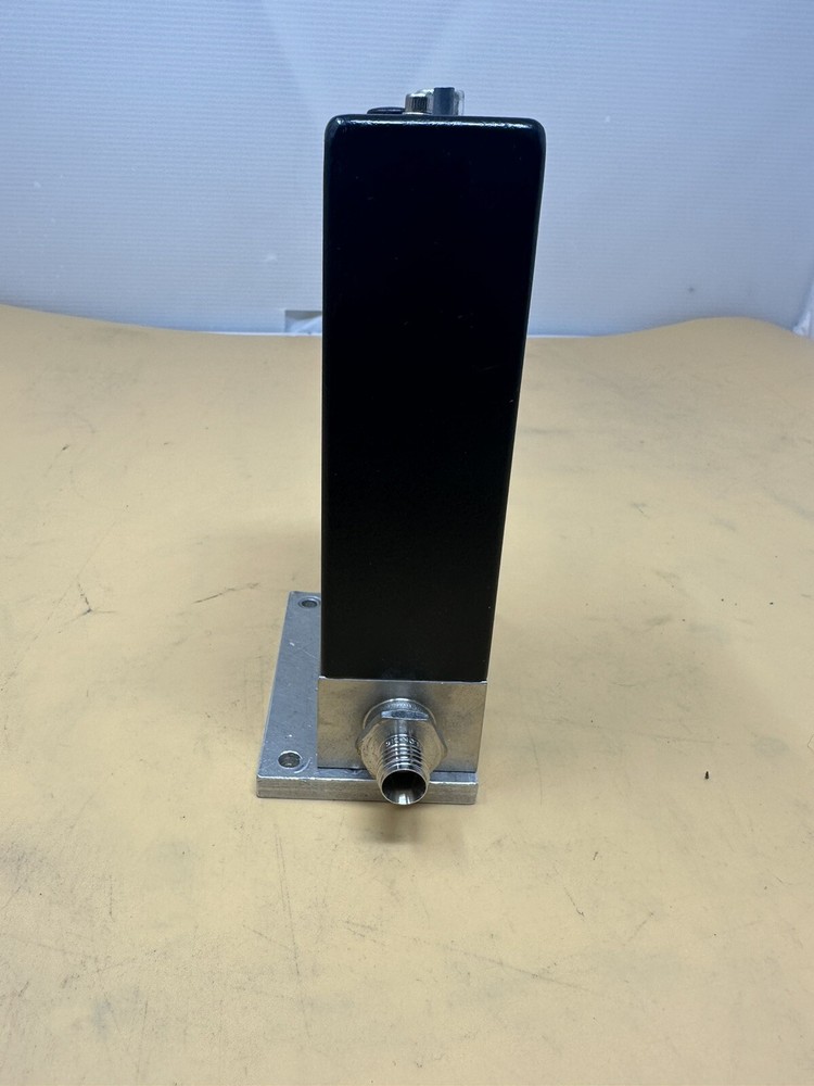 MKS Mass-FLO Controller Model 1179A13CS1BB (Range: 1000 SCCM)