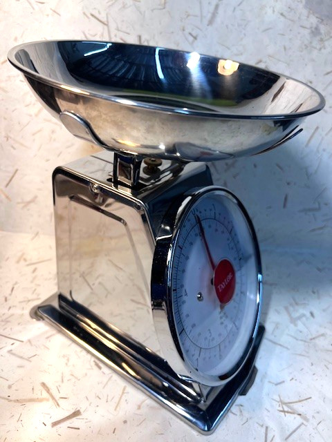 Taylor Kitchen Mechanical Scale with measuring bowl, Exc Cond
