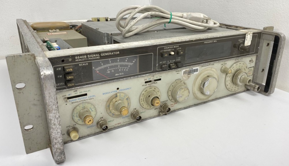 Hewlett-Packard HP Model 8640 Signal Generator OPT 001 002 003 READ UNTESTED