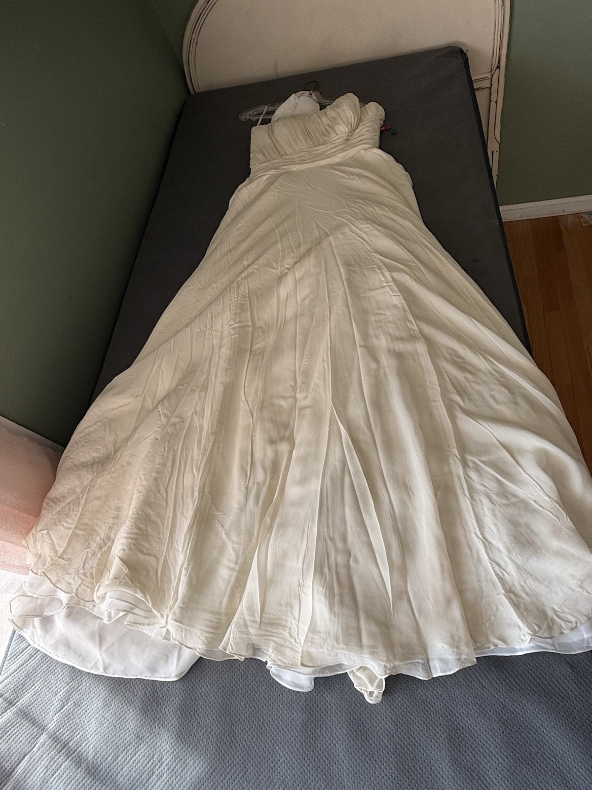 Ivory Strapless Sleeveless A-Line Full-Length Wedding Dress with Train - Size 10