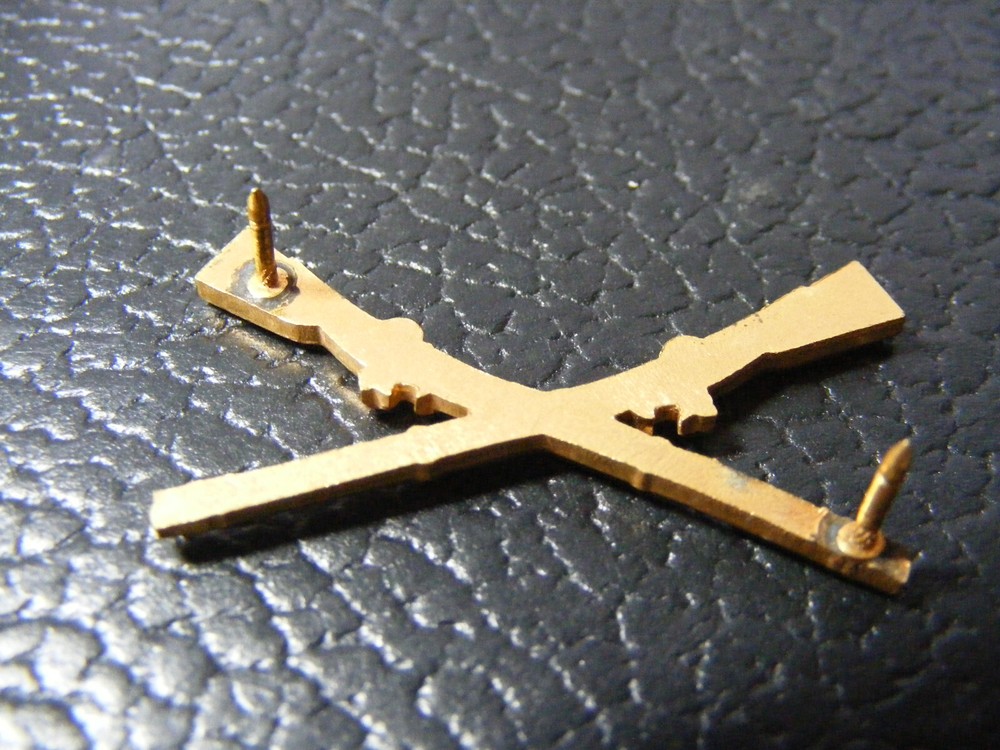 WW2 infantry officers collar pin b