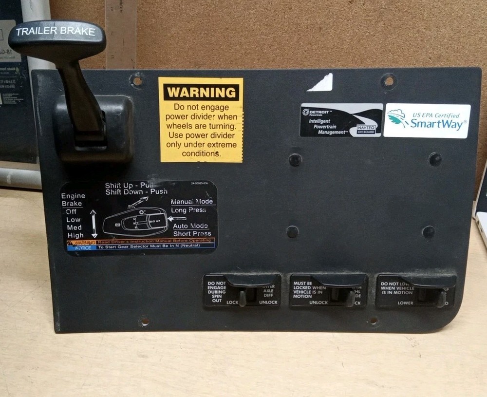 Freightliner A06-40924-001-E Dash Panel Cluster