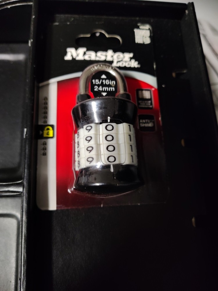 Master Lock 1535D | Customizable Combination Padlock  New
