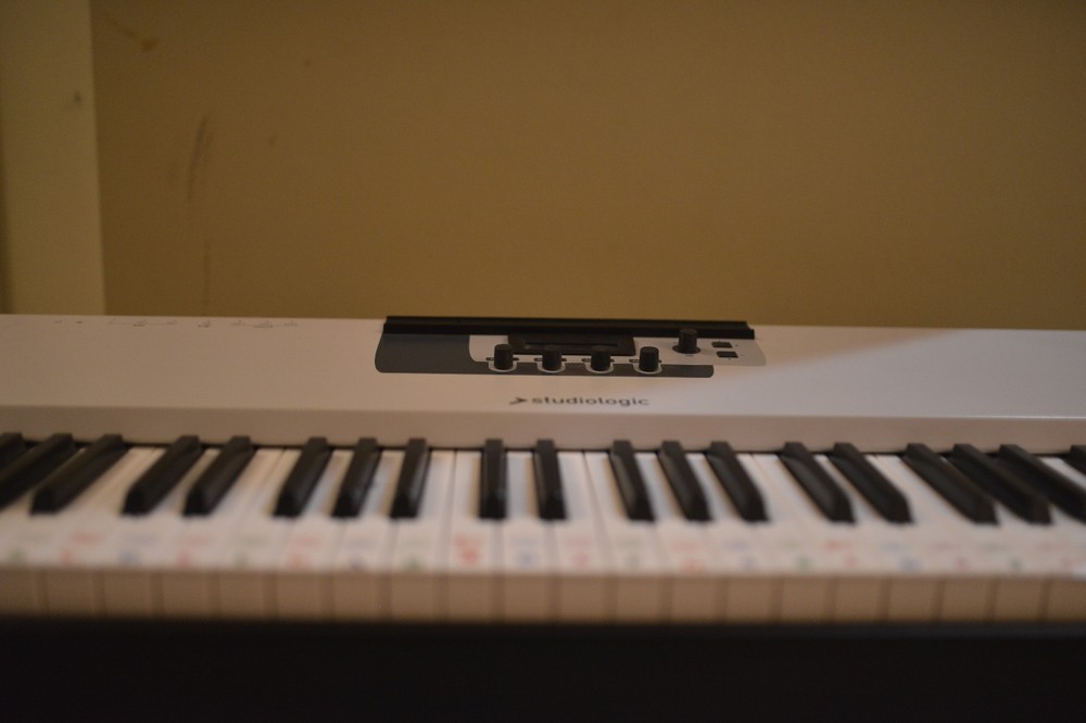 Studiologic Acuna 88 – 88-Key Hammer Action Controller Weighted Keys Piano