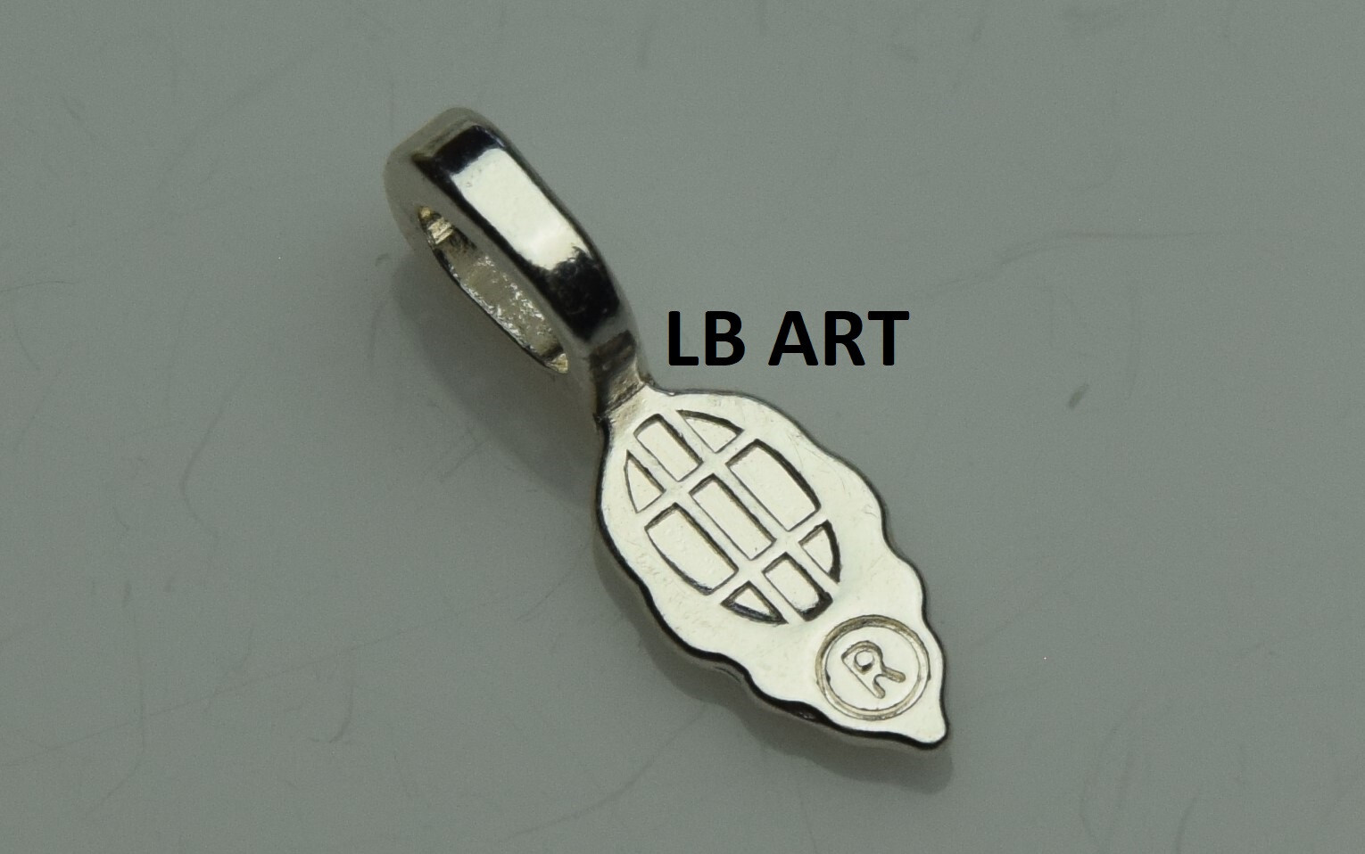 New Sealed pack of 25 AANRAKU Large Silver Plated Leaf Pendant Bails