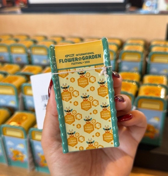 NEW🌟Disney 2026 Epcot Flower & Garden Festival Spike The Bee Salt Pepper Shaker