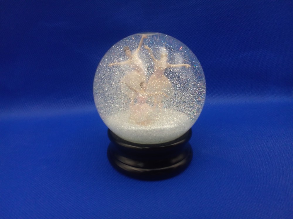 CoolSnowGlobes - Three Dancers Snow Globe