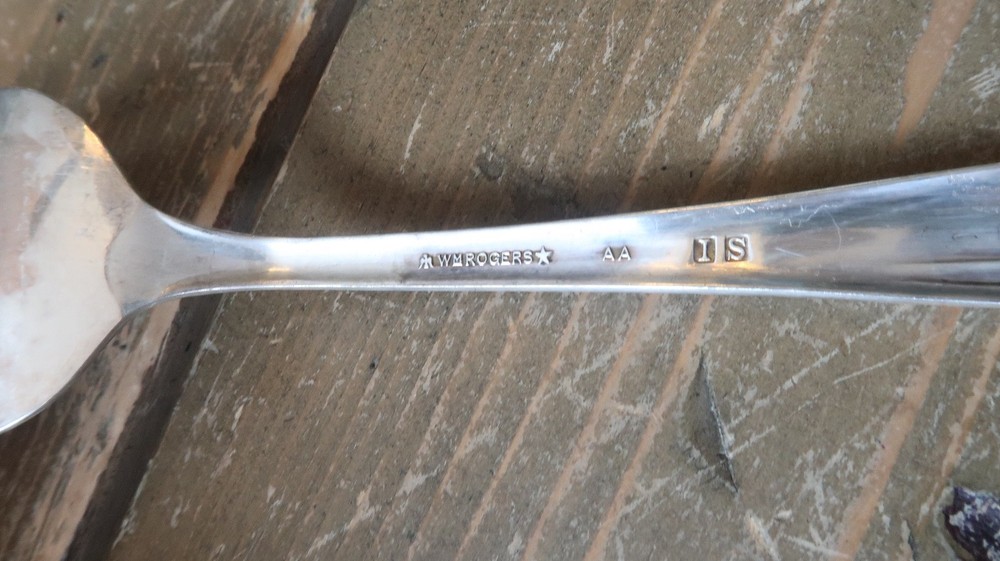 Vintage STARLIGHT by Wm Rogers 8.75" Cold Meat Fork