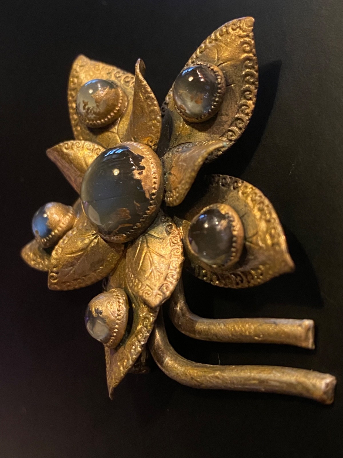 VTG Antique Gold Tone Layered Floral Brooch Gray Glass Cabochon Leaf Flower Pin