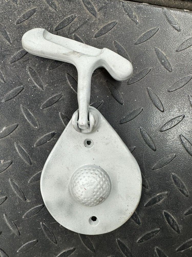 Door Knocker - Putter & Golf Ball