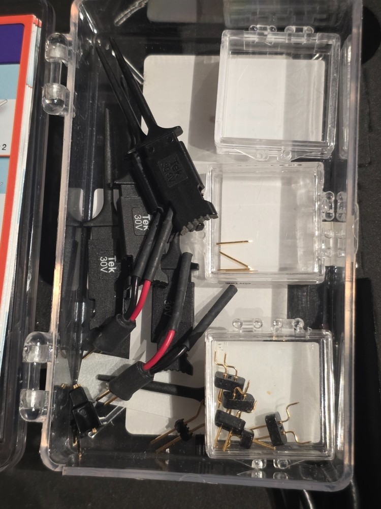 TEKTRONIX TDP1000 Differential Probe with accessories.
