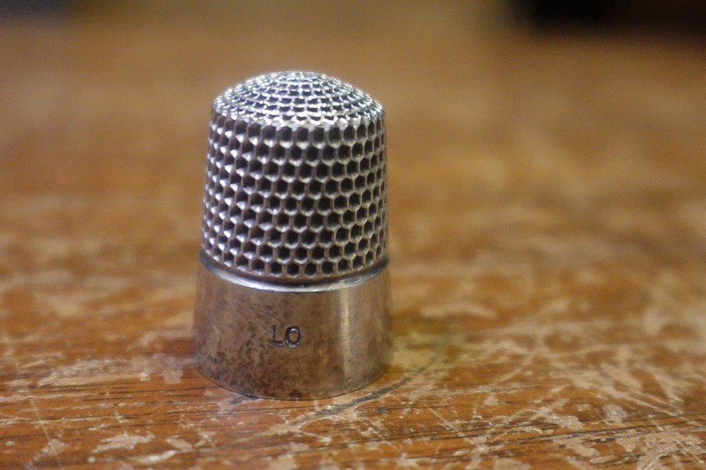 1" TALL STERLING SILVER THIMBLE MARKED STERLING SILVER