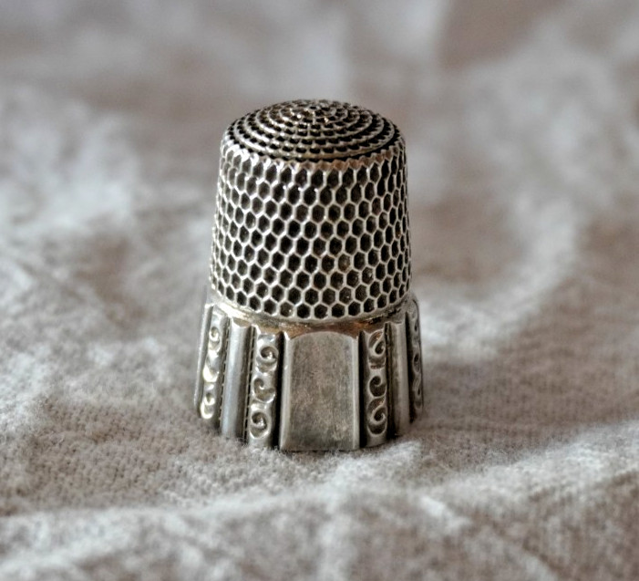 Antique Simons Sterling Silver Thimble - S Shield Hallmark, Size 10