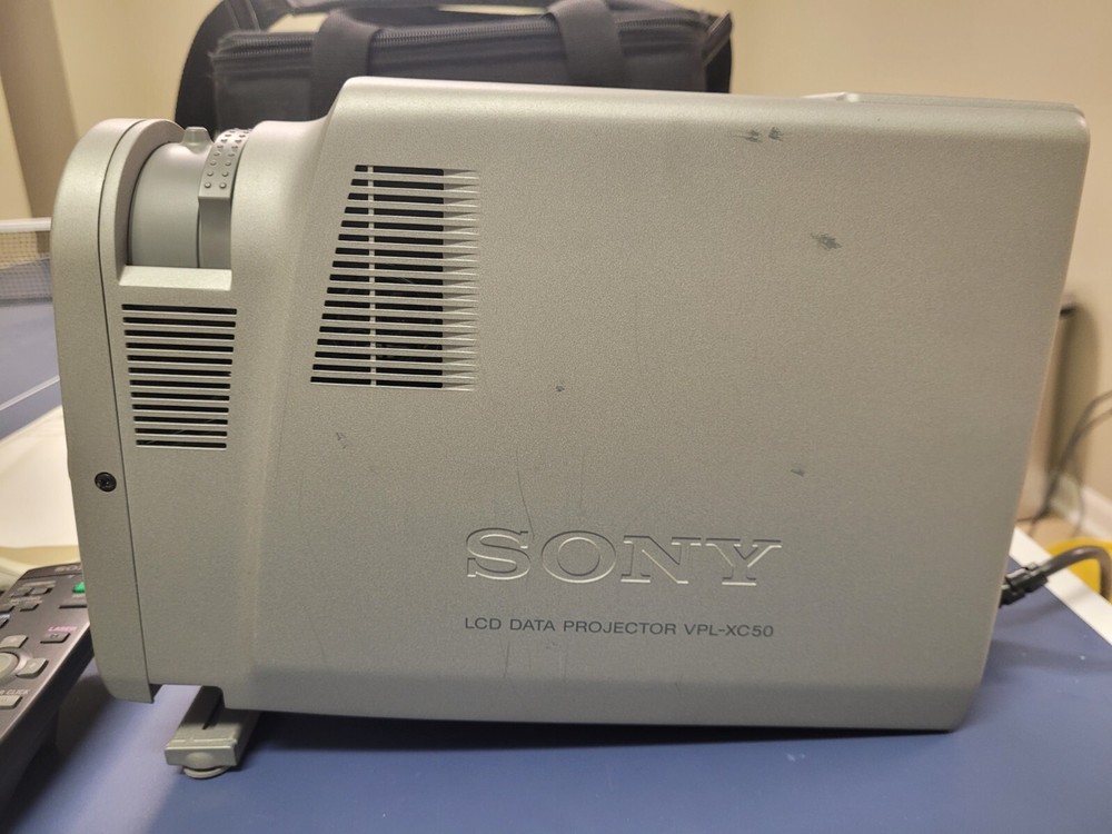 NICE! Sony LCD Data Projector VPL-XC50U, Warranty!