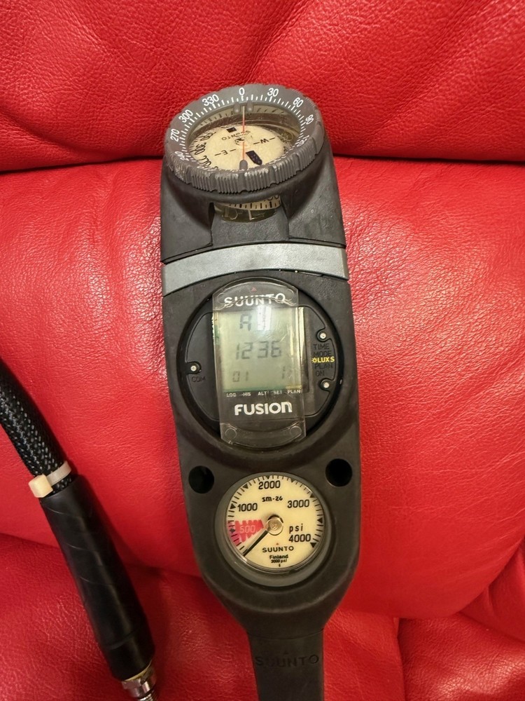 SCUBA COMPUTER 3 Gauge Console - Suunto FUSION
