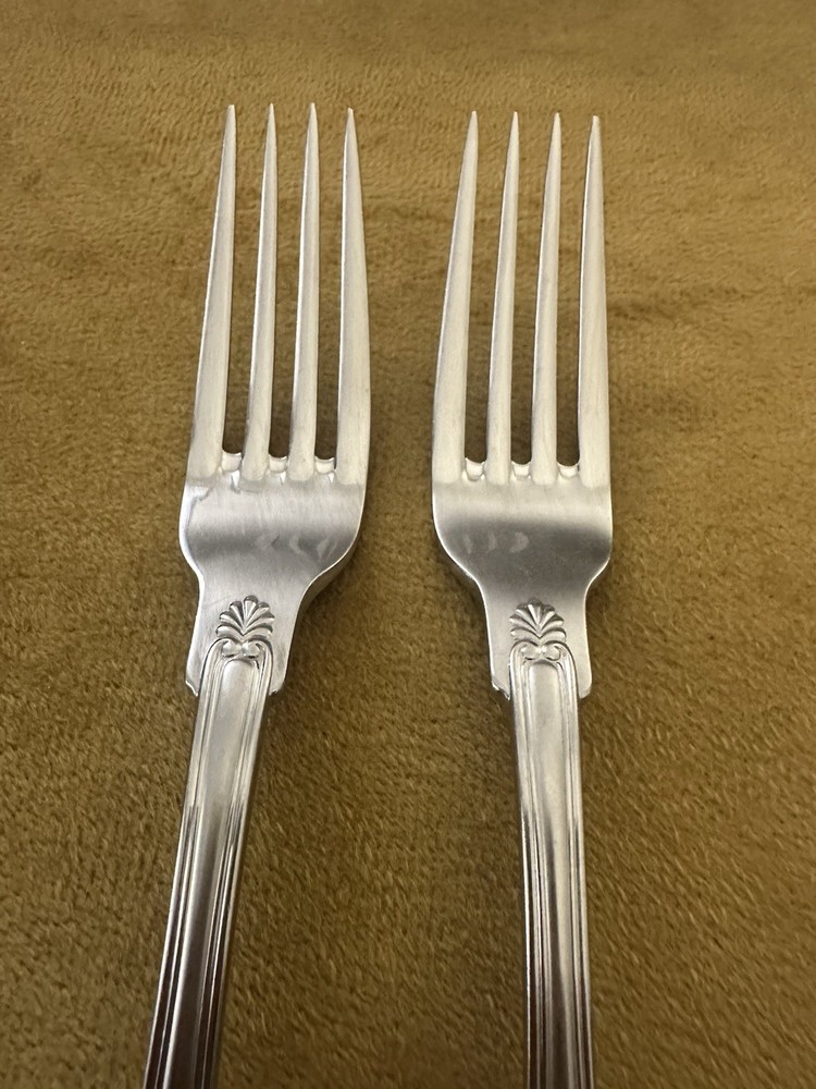 —(2) — Mikasa Sheldon Satin Dinner Forks () - SHELL PATTERN