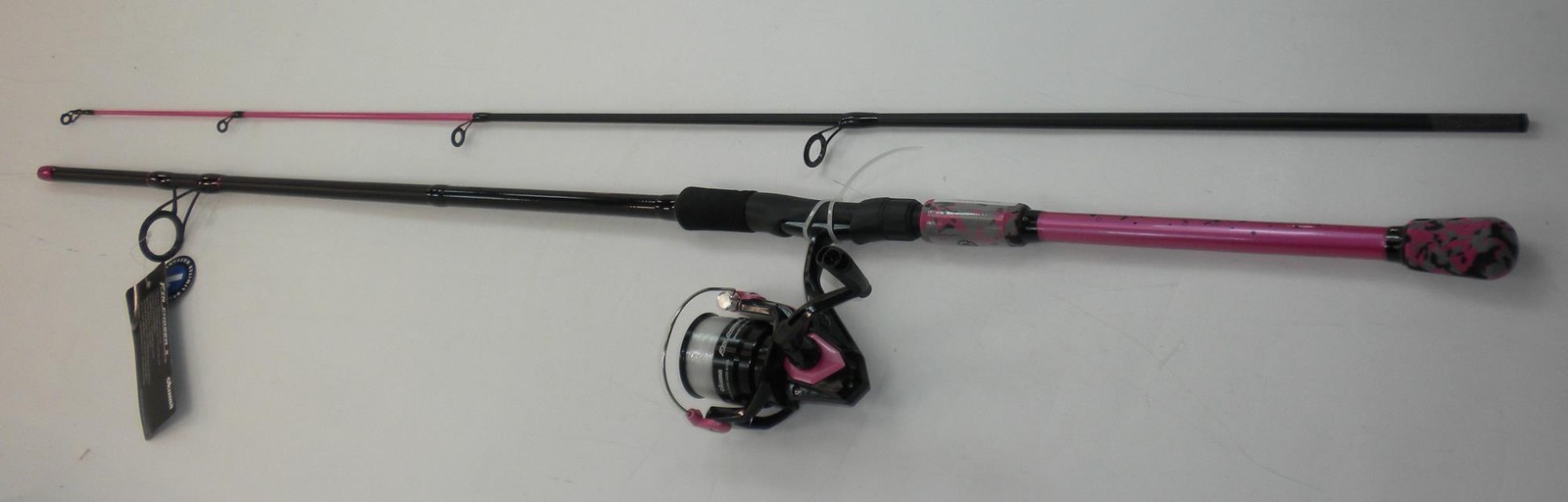 Okuma FNX702MH40PK Fin Chaser X Spinning Rod Reel Combo 7 ft MH 2 pc Pink