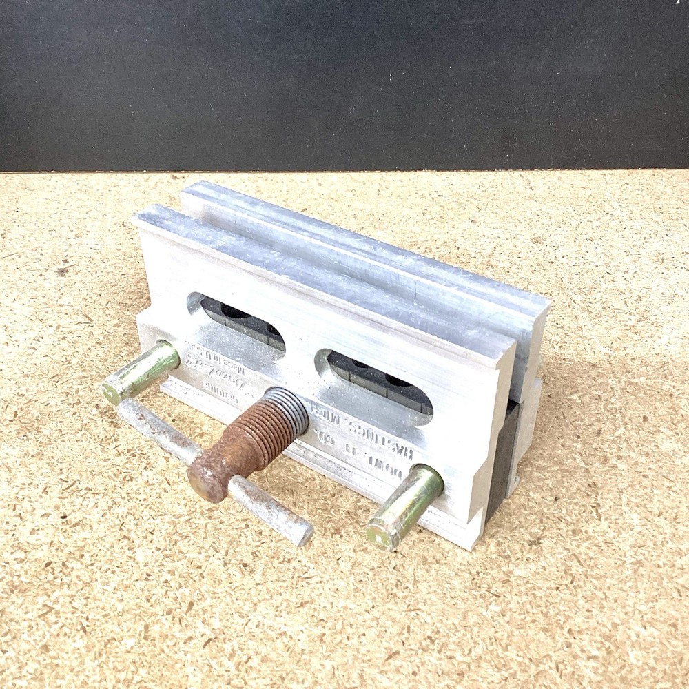 “Dowl- It” Self Centering Dowling Jig Model #1000