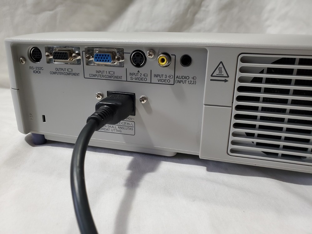 Sharp PG-B10S LCD Projector Notevision w/Case, Accessories + remote New lamp