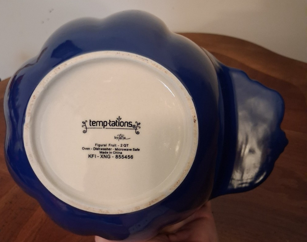 Retired Temptations Figural Fruit 2 Quart Fluted Mixing Bowl Flower Berries EUC