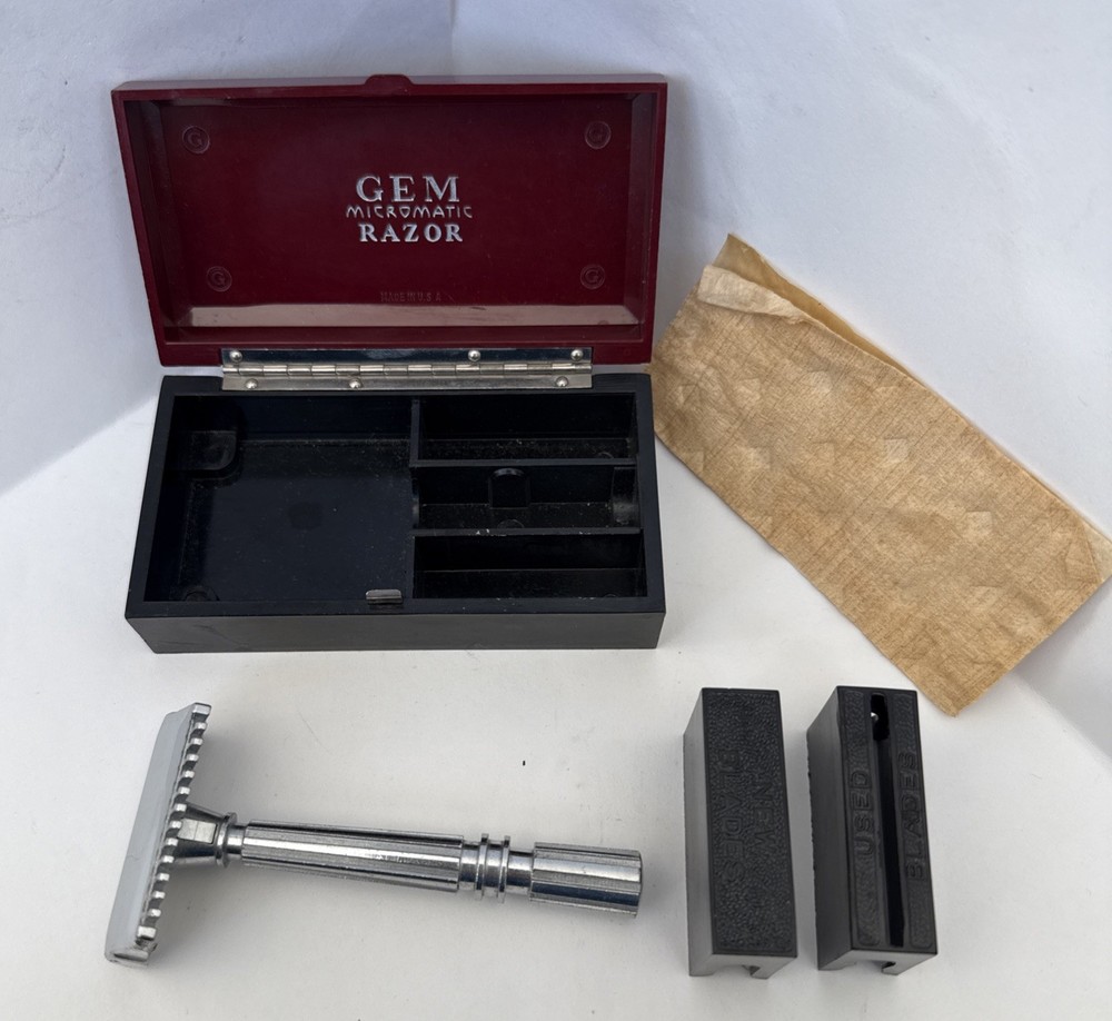 Vintage GEM Micromatic Razor with Bakelite Case -