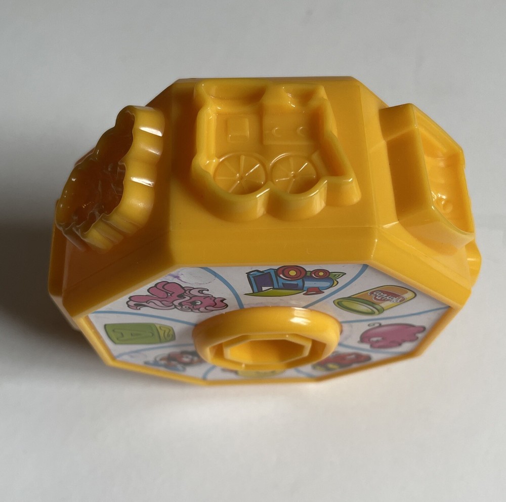 Play-Doh Mega Fun Factory Replacement Yellow Stampers