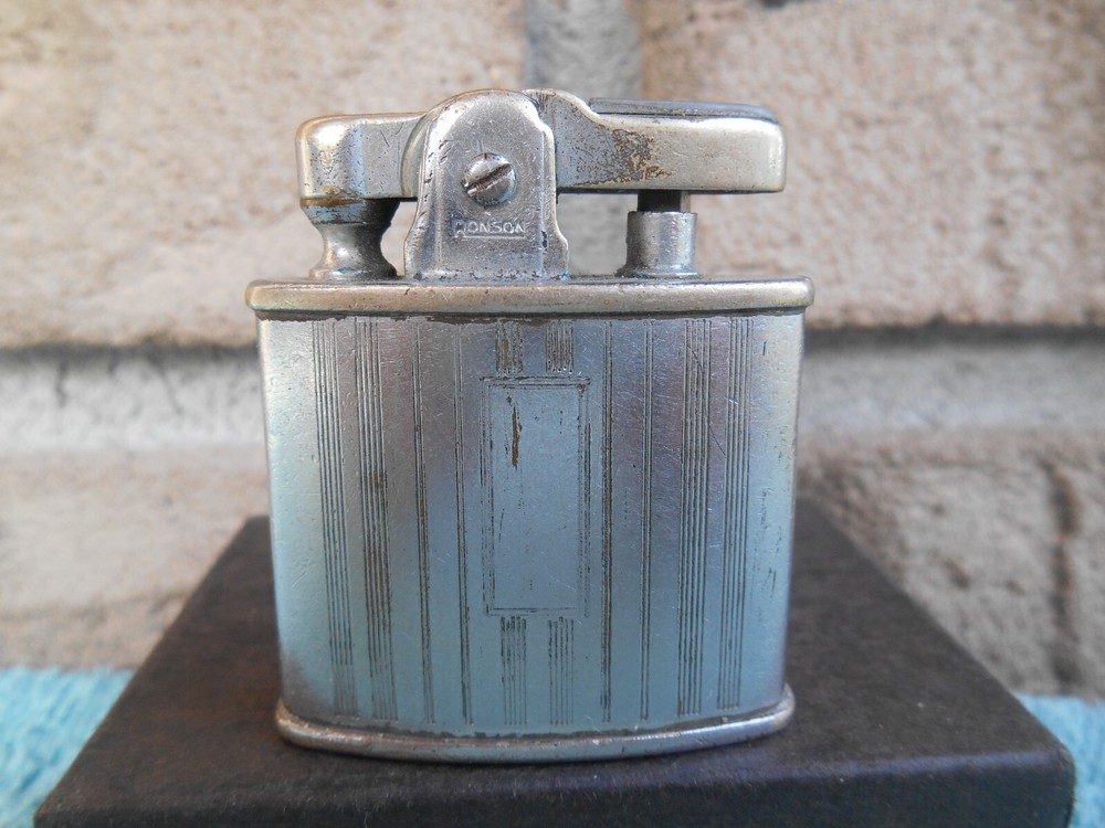Vintage Ronson STANDARD OVAL AUTOMATIC CIGARETTE LIGHTER. NO WORK, SOLD AS-IS!