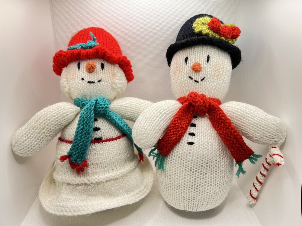 Winter Decor Hand Knit Large 11 inch Snowman Pair Handmade EUC