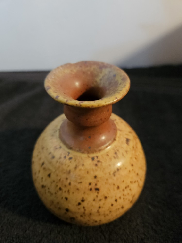 pottery vase vintage Chipped
