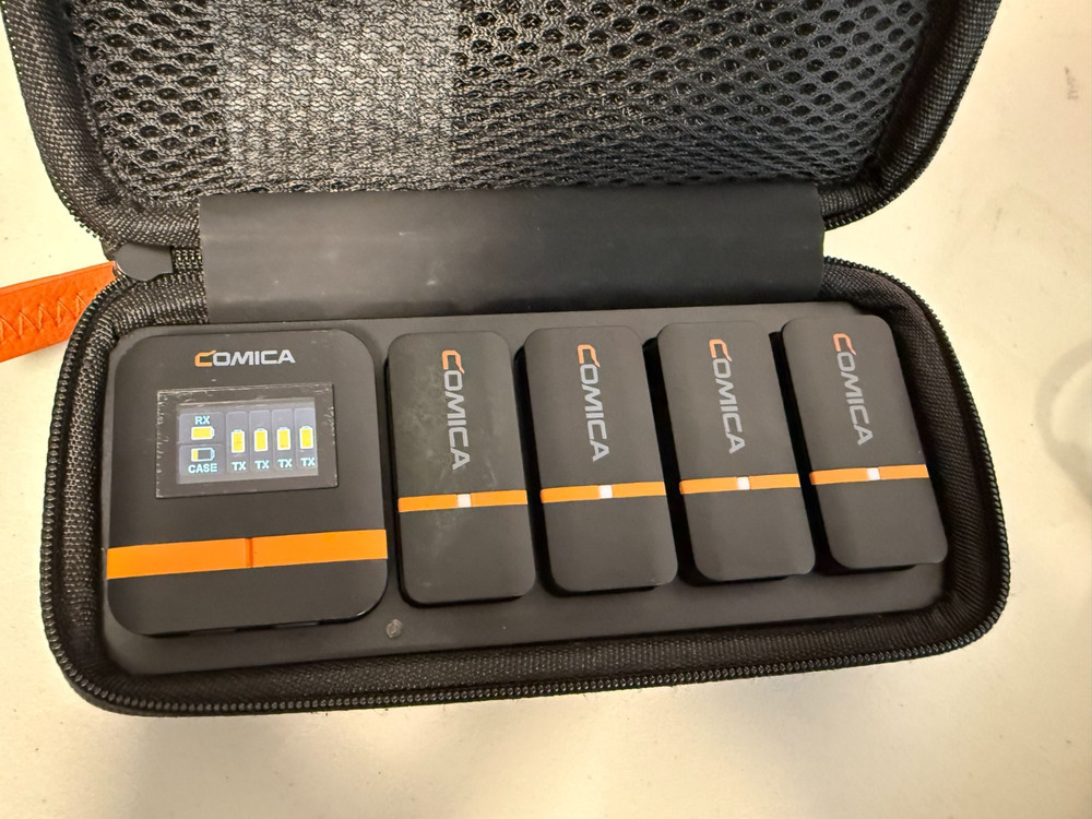 COMICA Vimo Q 4-Channel Wireless Lavalier Microphone with Carrying Case