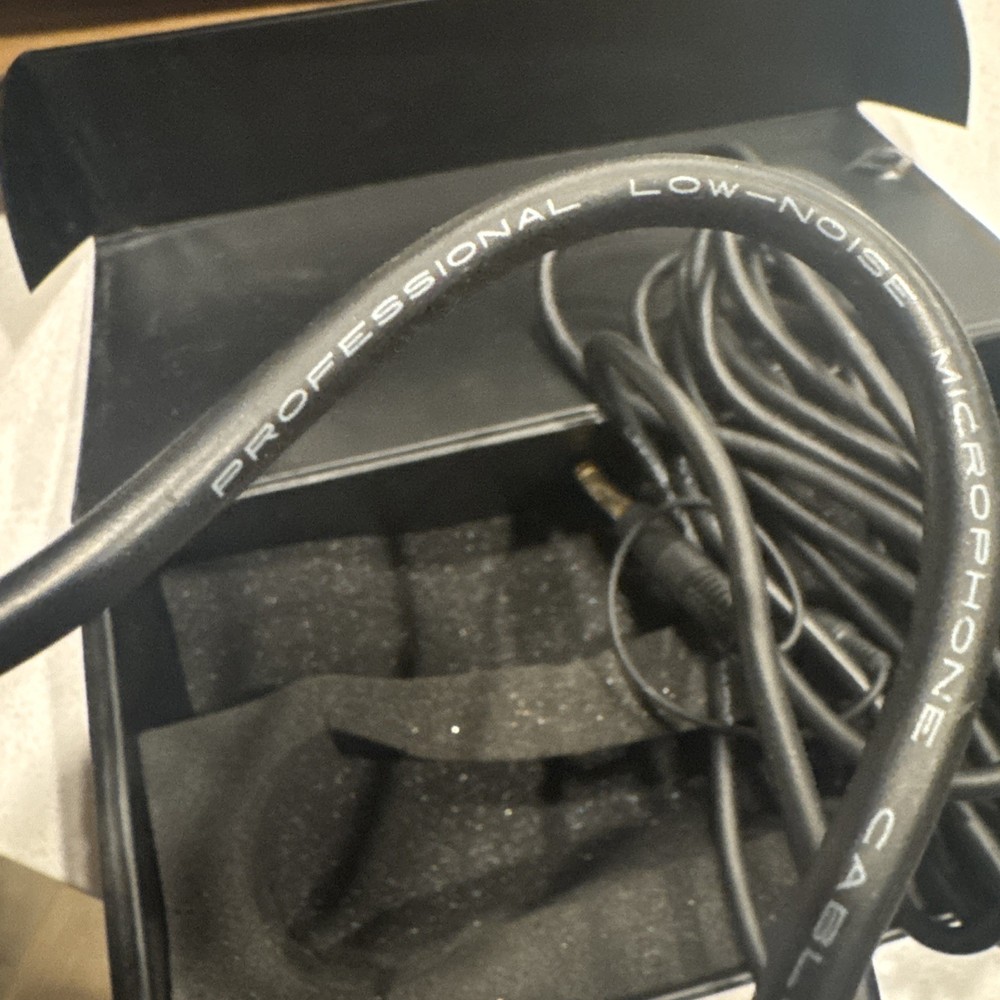 Karaoke Pro 2 Dynamic Microphone DM-420KC