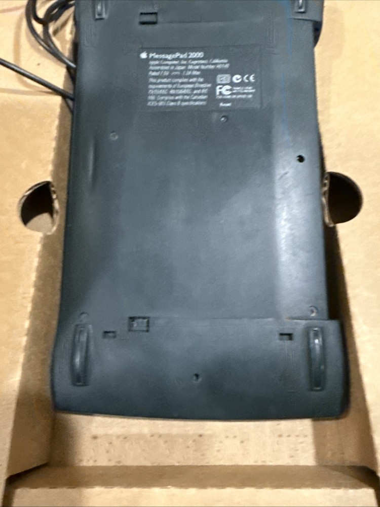 Newton/ Apple MessagePad 2000 Bundle