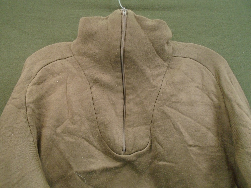 US Military Polypropylene Cold Weather Undershirt Polypro Size Medium 1997 295-C