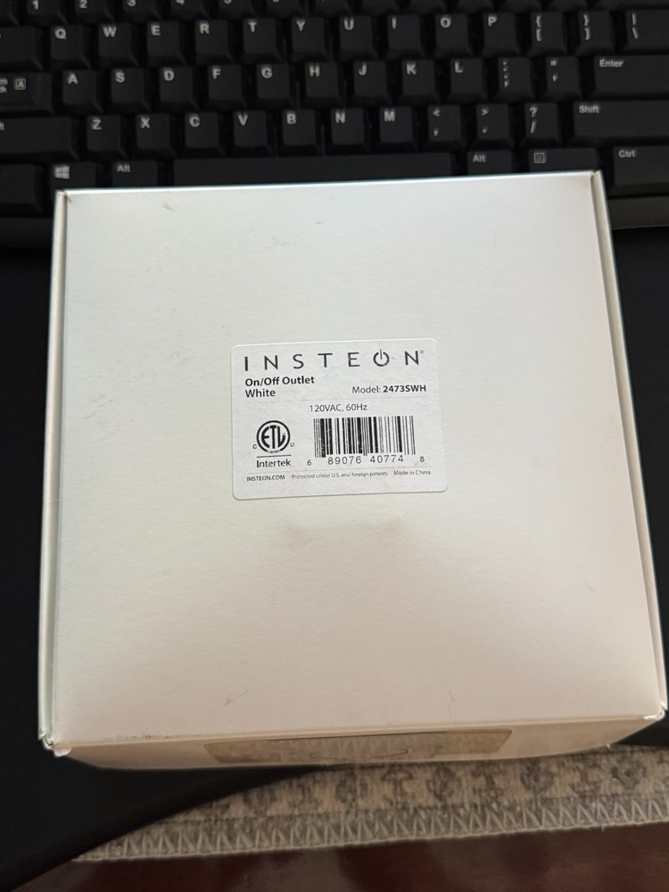 Insteon ON/OFF outlet Model 24735SWH