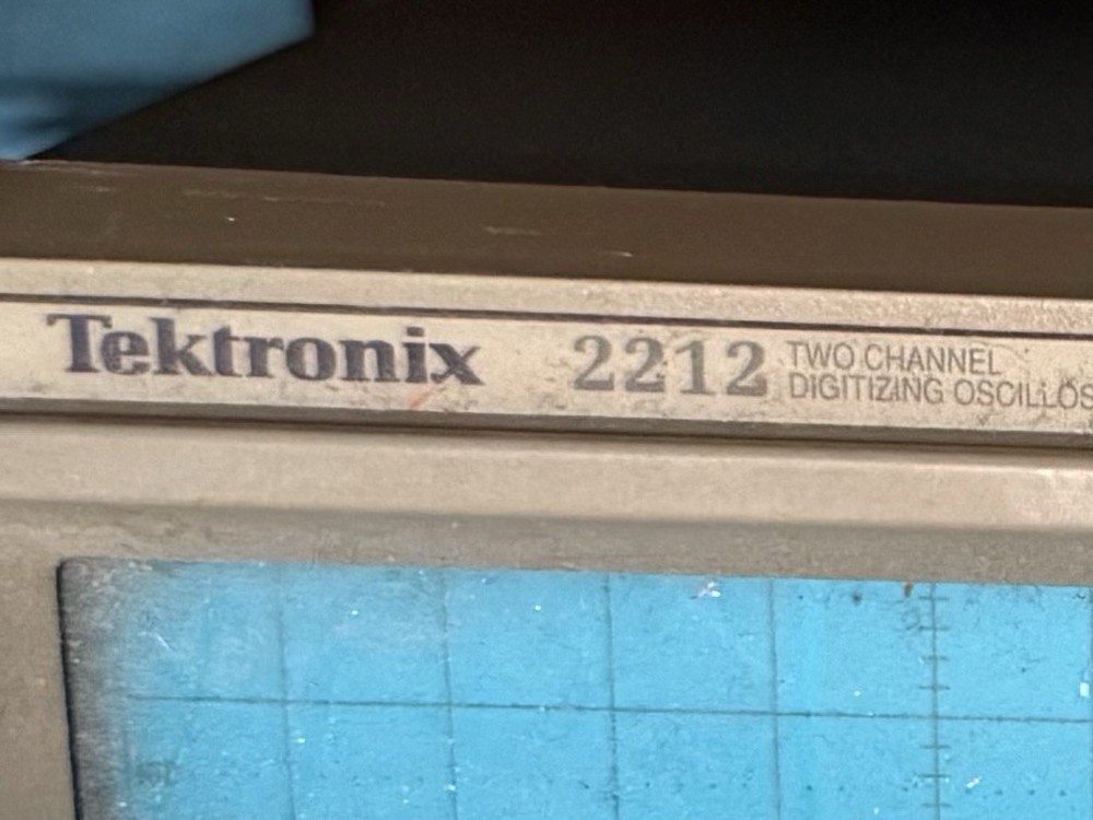 TEKTRONIX 2212 DIGITAL OSCILLOSCOPE