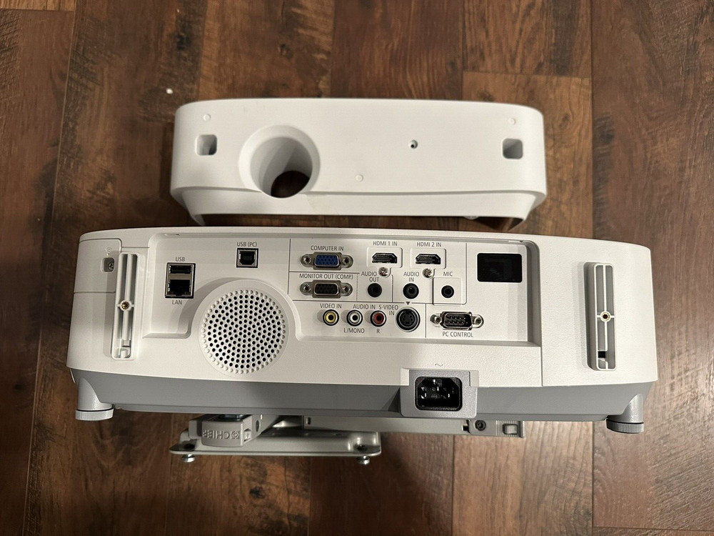 NEC P401W 3LCD Projector HDMI & Chief ceiling mount