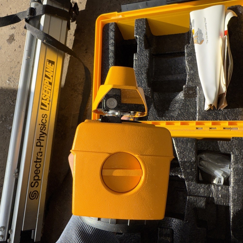 Spectra Physics Laser Plane Leveling System 130 ￼
