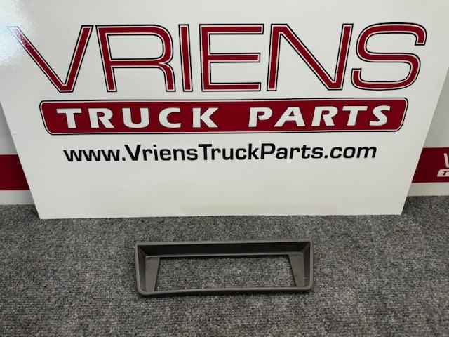 PETERBILT S22-6022-2281 PLATE-COVER