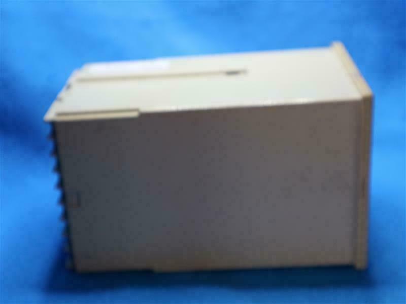 Chino DB DB1150-000 DB1150000 Digital Temperature Controller w/ Missing Cover