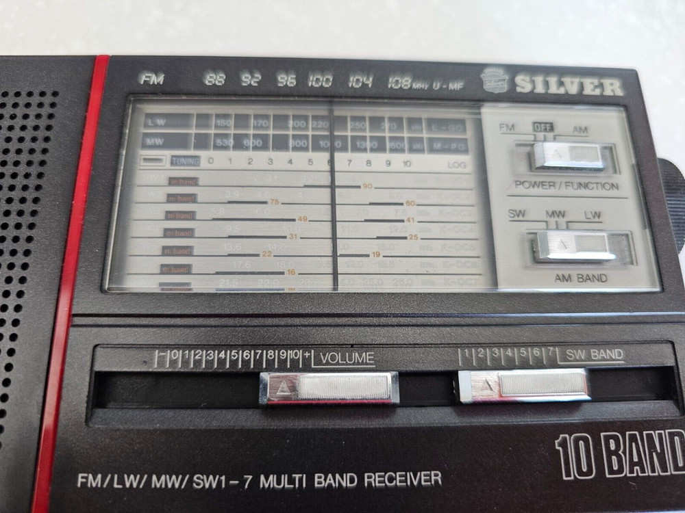 Radio Silver XF2400