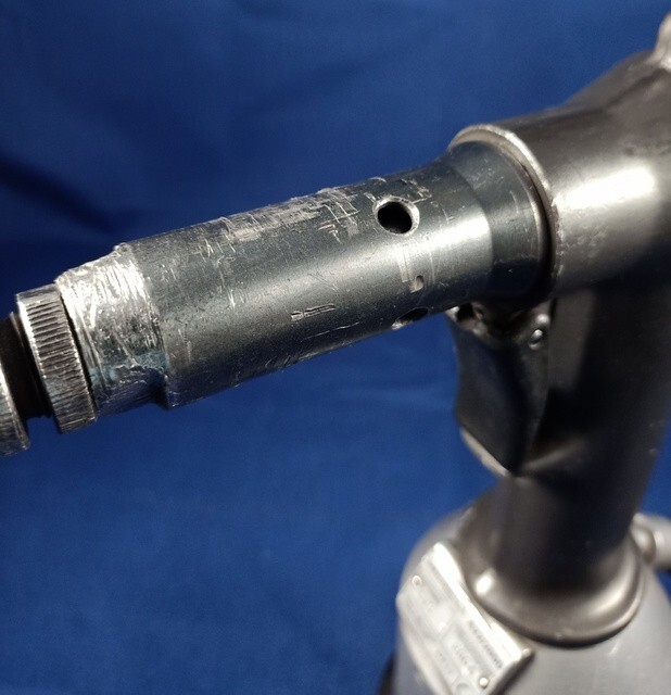 Rivettatrice oleopneumatica per inserti filettati Specialinsert A22/2000