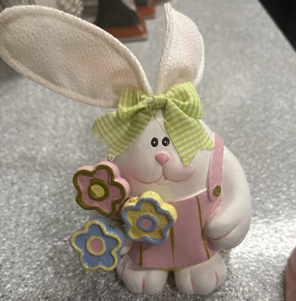 Set Of 3 Ceramic Easter bunny Ceramic Figurines,#39