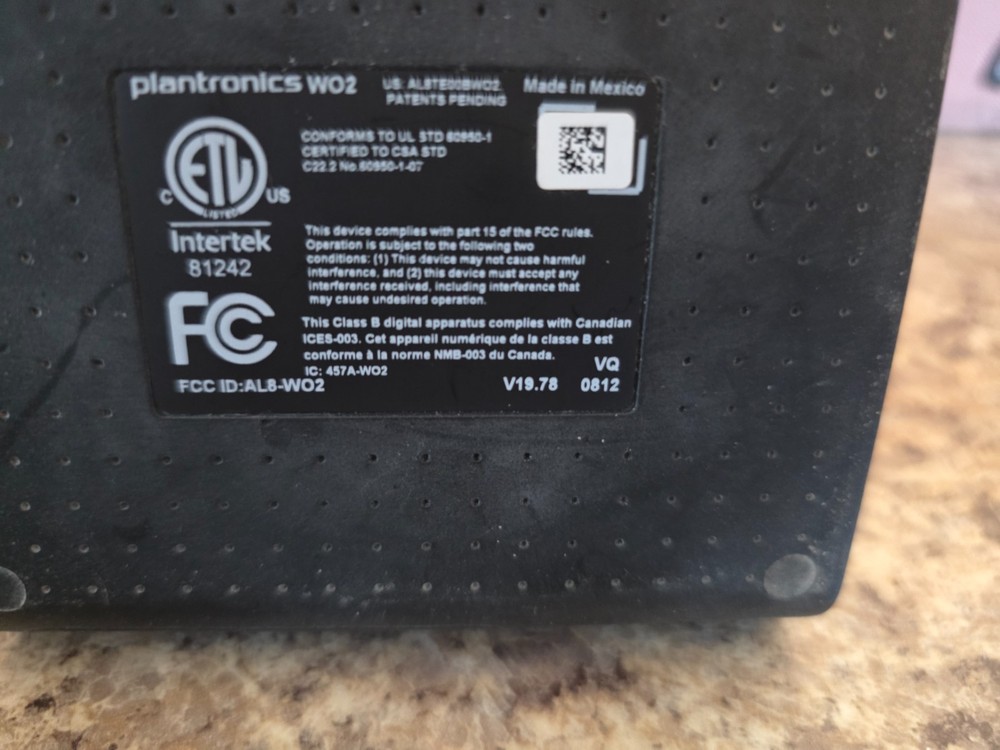 PLANTRONICS W02 DECT 6.0 WIRELESS Bluetooth HEADSET SYSTEM Headphones