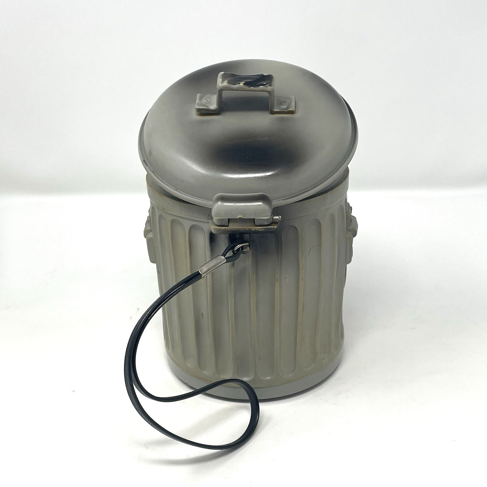 Vintage Sesame Street Oscar the Grouch Trash Can AM Transistor Radio 1970s w/Box