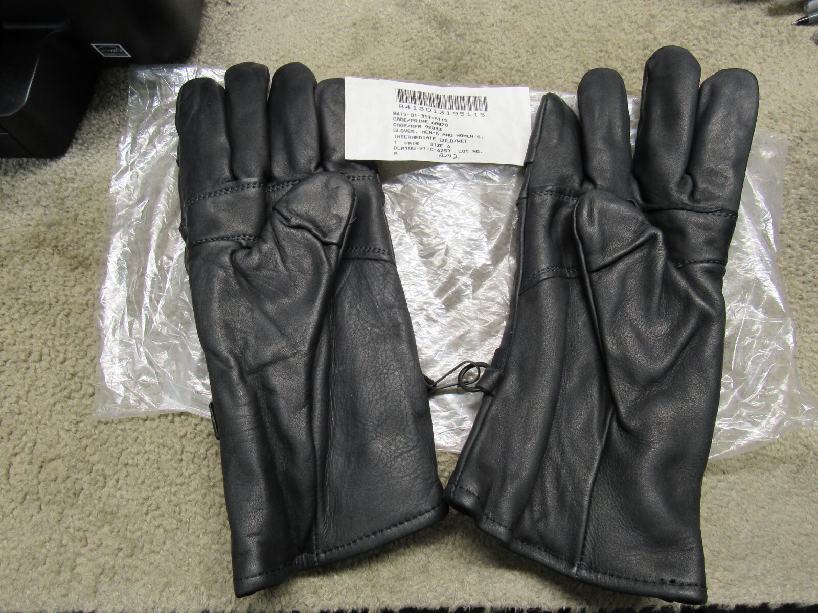 US Military Cold Wet Weather ICW Gloves Black Leather TO 14 Degrees Size 4 NOS