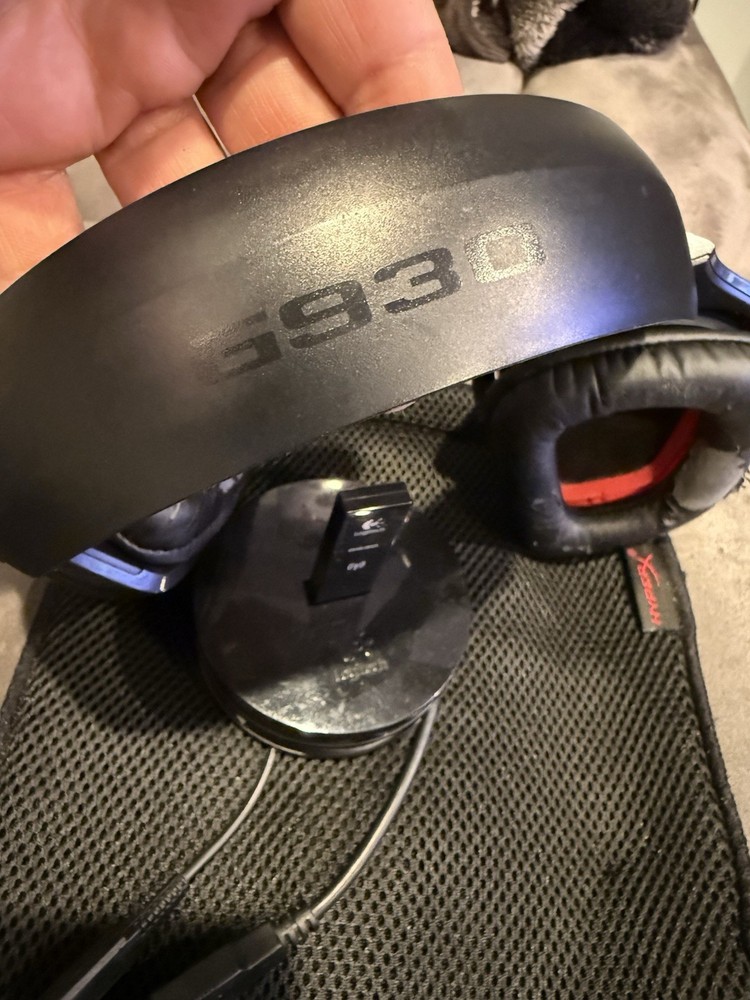 Logitech G930 wireless headset with dongle Logitech-G303 Wired Game Mouse Bundle